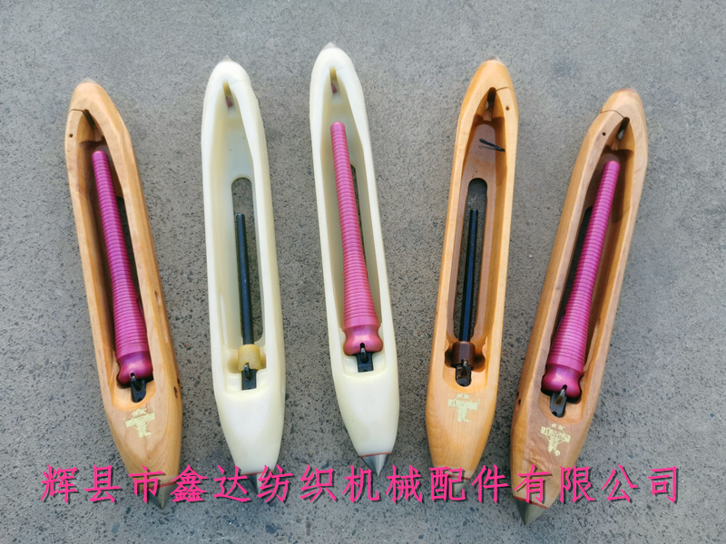 Weaving machine shuttle, wooden shuttle, and nylon shuttle